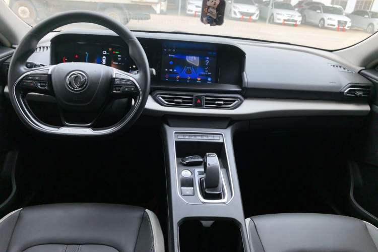 Used Dongfeng Aeolus E70 2023 500 Smart Version Lithium Iron Phosphate 48.6 kWh 110 kW Center Console