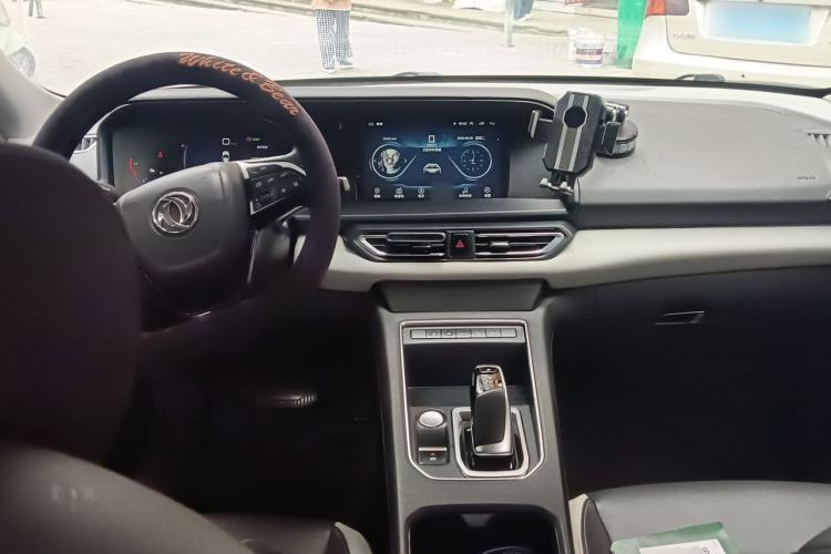 Used Dongfeng Aeolus E70 2023 400H Battery-Swap Rental Version Center Console