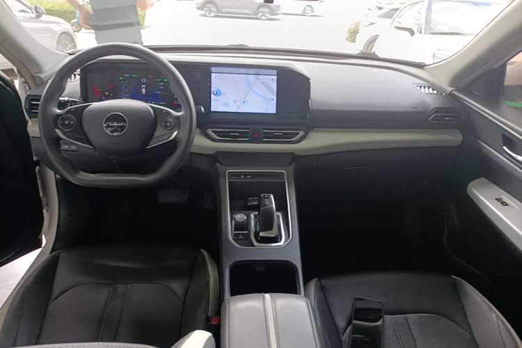 Used Dongfeng Aeolus E70 2023 400H Battery-Swap Rental Version Center Console