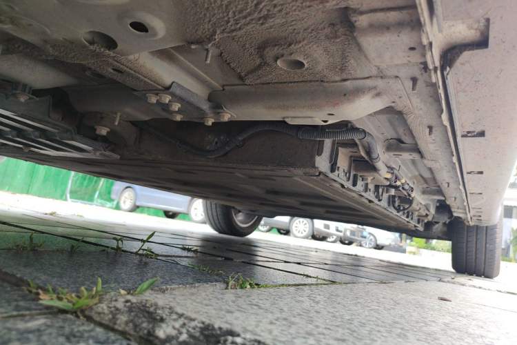 Used Dongfeng Aeolus E70 2023 400H Plug-in Hybrid Version Chassis Front Left