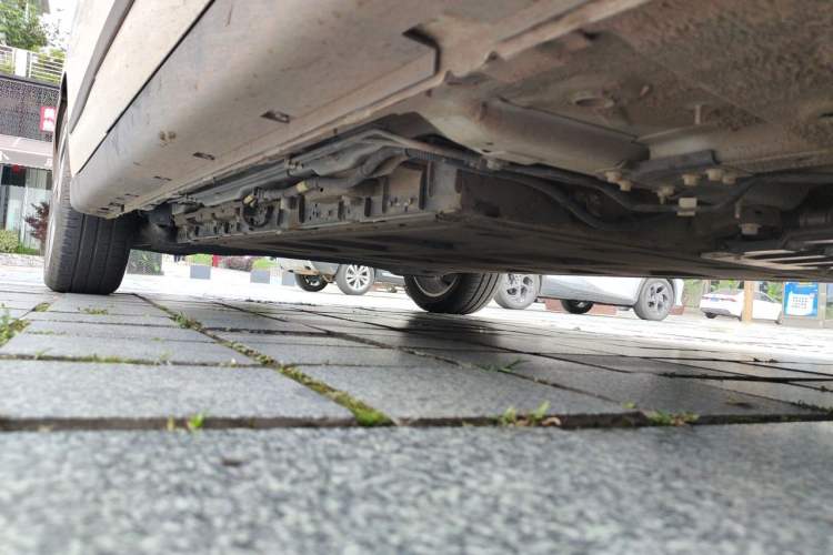Used Dongfeng Aeolus E70 2023 400H Plug-in Hybrid Version Chassis Front Right