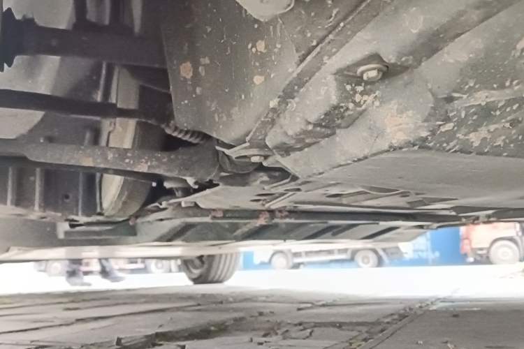 Used Dongfeng Aeolus E70 2023 400H Battery-Swap Rental Version Chassis Front Right