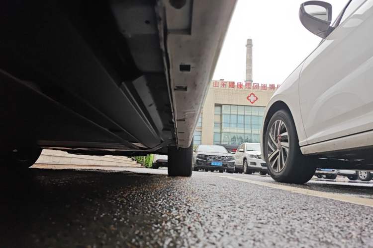 Used Dongfeng Aeolus E70 2023 500 Smart Version Lithium Iron Phosphate 48.6 kWh 110 kW Chassis Rear Right