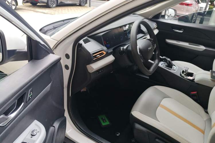 Used Dongfeng Aeolus E70 2023 Revised PRO Smart Drive Version Driver Seat