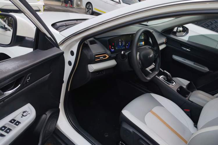 Used Dongfeng Aeolus E70 2023 Revised PRO Smart Drive Version Driver Seat