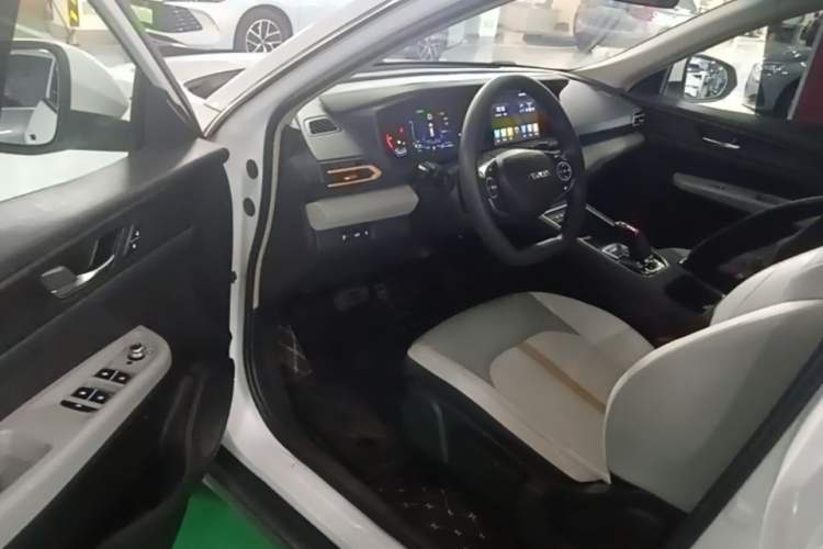Used Dongfeng Aeolus E70 2023 Revised PRO Smart Drive Version Driver Seat