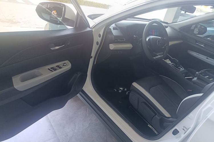 Used Dongfeng Aeolus E70 2023 400H Battery-Swap Rental Version Driver Seat