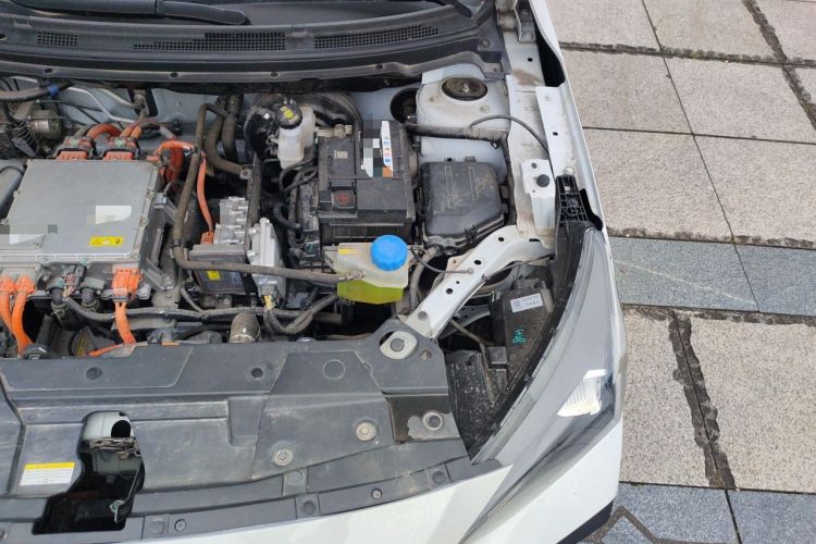 Used Dongfeng Aeolus E70 2023 400H Plug-in Hybrid Version Engine Bay Left