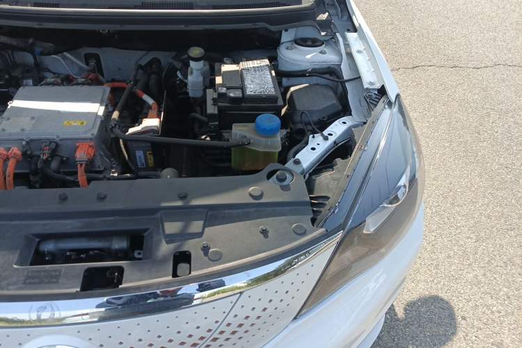 Used Dongfeng Aeolus E70 2023 360H Battery-Swap Version Engine Bay Left