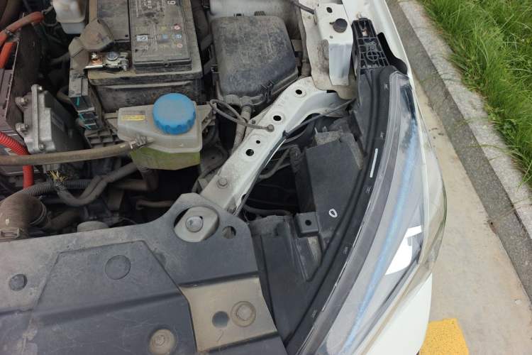 Used Dongfeng Aeolus E70 2023 Revised PRO Smart Drive Version Engine Bay Left