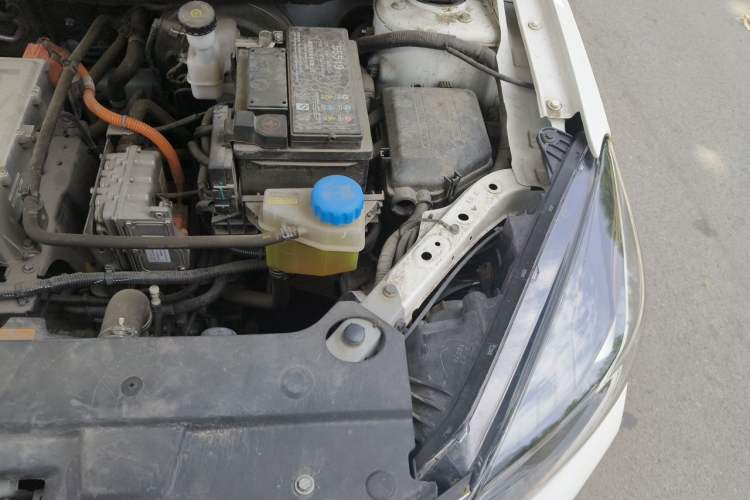 Used Dongfeng Aeolus E70 2023 PRO Comfort Edition Engine Bay Left