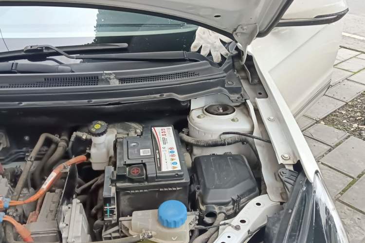 Used Dongfeng Aeolus E70 2023 400H Battery-Swap Rental Version Engine Bay Left