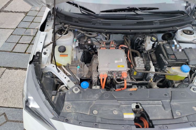 Used Dongfeng Aeolus E70 2023 400H Plug-in Hybrid Version Engine Bay Right