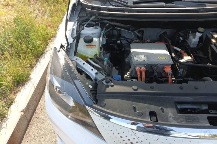 Used Dongfeng Aeolus E70 2023 360H Battery-Swap Version Engine Bay Right