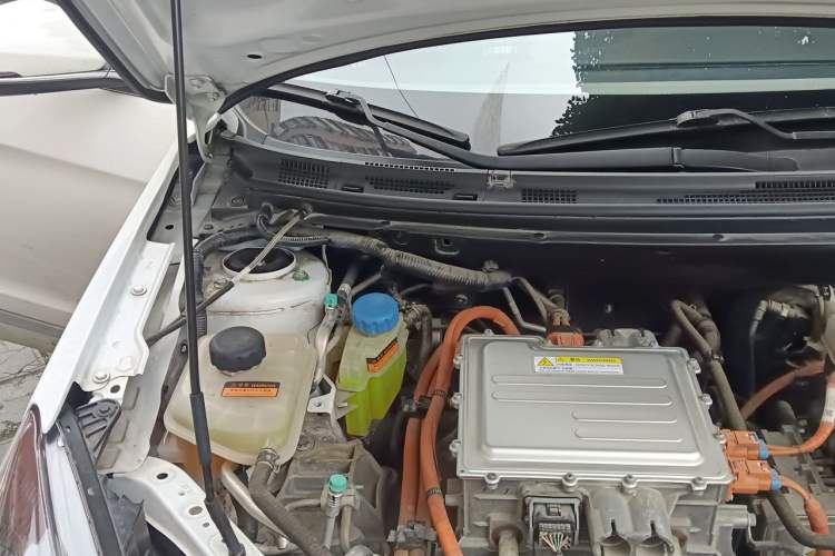 Used Dongfeng Aeolus E70 2023 400H Battery-Swap Rental Version Engine Bay Right