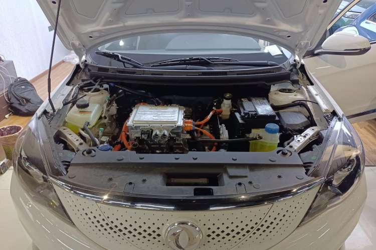 Used Dongfeng Aeolus E70 2023 500 Smart Version Lithium Iron Phosphate 48.6 kWh 110 kW Engine Bay