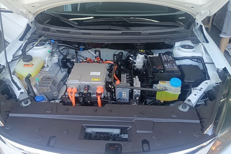 Used Dongfeng Aeolus E70 2023 400H Battery-Swap Rental Version Engine Bay