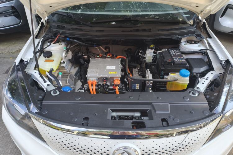 Used Dongfeng Aeolus E70 2023 400H Battery-Swap Rental Version Engine Bay