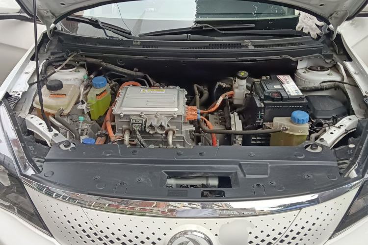 Used Dongfeng Aeolus E70 2023 400H Battery-Swap Rental Version Engine Bay