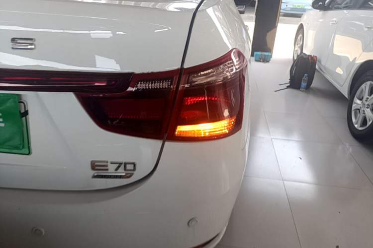 Used Dongfeng Aeolus E70 2023 360H Battery-Swap Version Exterior 3