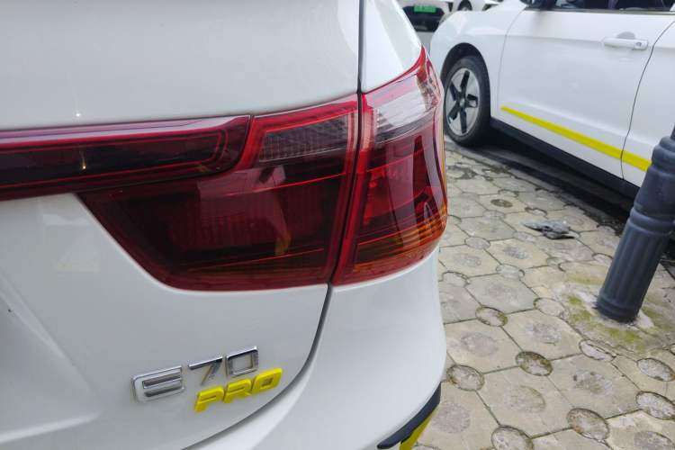 Used Dongfeng Aeolus E70 2023 Revised PRO Smart Drive Version Exterior 3