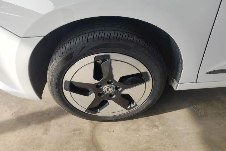 Used Dongfeng Aeolus E70 2023 500 Smart Edition Lithium Iron Phosphate 47.58 kWh Exterior 4