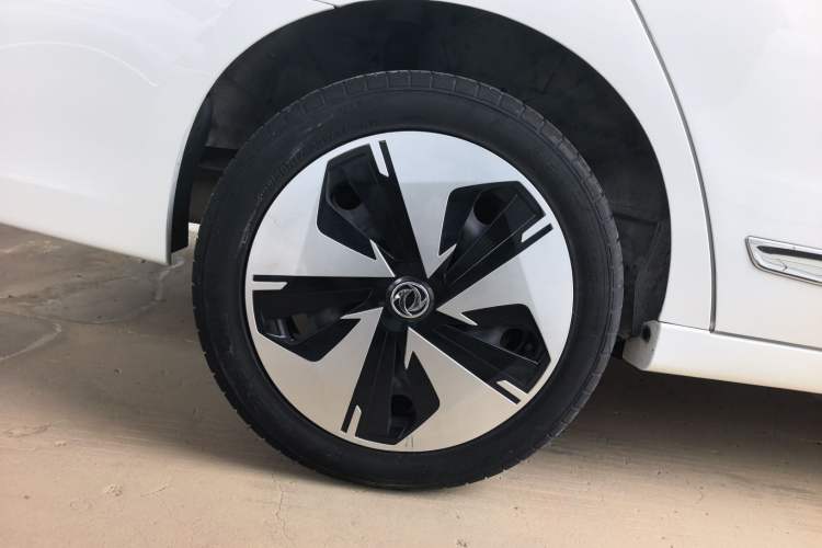 Used Dongfeng Aeolus E70 2023 500 Smart Version Lithium Iron Phosphate 48.6 kWh 110 kW Exterior 5