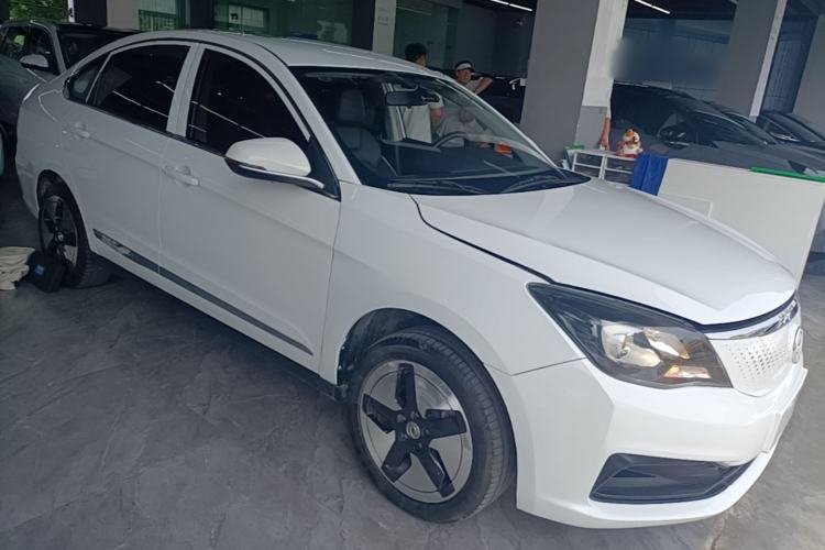 Used Dongfeng Aeolus E70 2023 400H Battery-Swap Rental Version Front Right 45 Deg