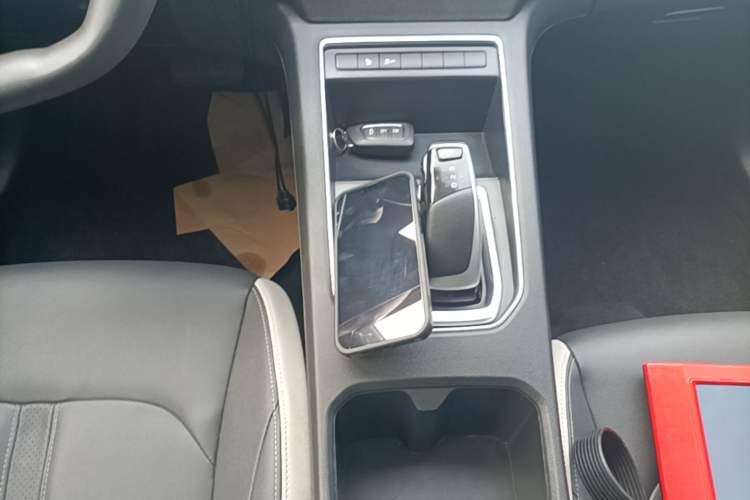 Used Dongfeng Aeolus E70 2023 400H Battery-Swap Rental Version Gear Lever