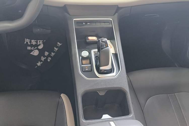 Used Dongfeng Aeolus E70 2023 400H Battery-Swap Rental Version Gear Lever