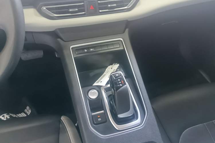 Used Dongfeng Aeolus E70 2023 400H Battery-Swap Rental Version Gear Lever