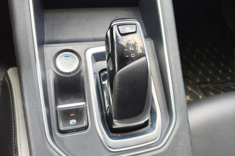 Used Dongfeng Aeolus E70 2023 400H Battery-Swap Rental Version Gear Lever