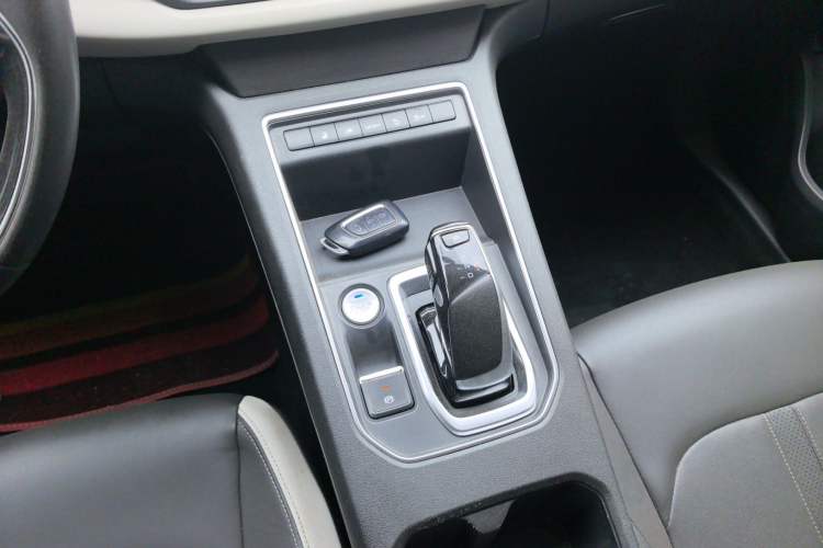 Used Dongfeng Aeolus E70 2023 500 Smart Version Lithium Iron Phosphate 48.6 kWh 110 kW Gear Lever