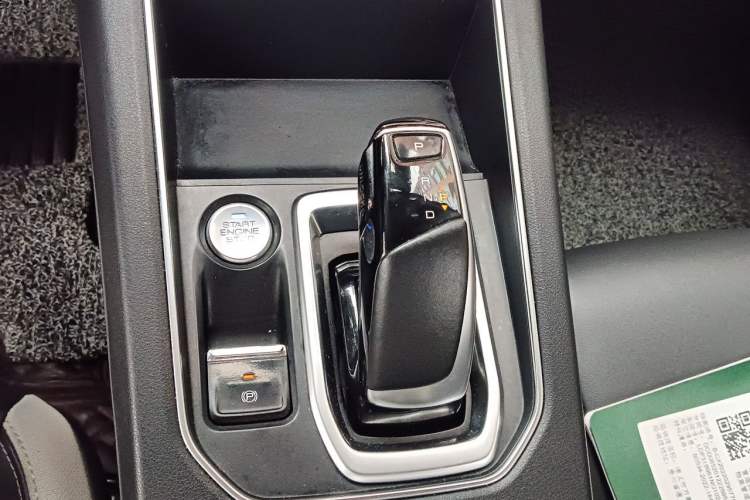 Used Dongfeng Aeolus E70 2023 400H Battery-Swap Rental Version Gear Lever