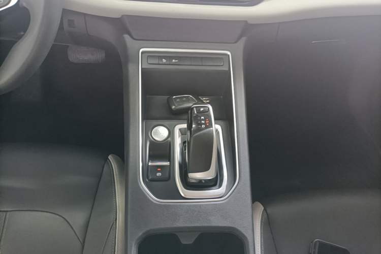 Used Dongfeng Aeolus E70 2023 400H Battery-Swap Rental Version Gear Lever