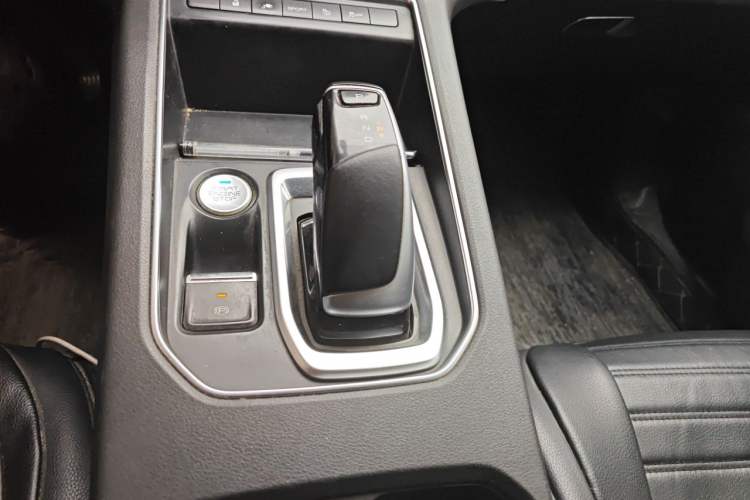 Used Dongfeng Aeolus E70 2023 500 Smart Version Lithium Iron Phosphate 48.6 kWh 110 kW Gear Lever