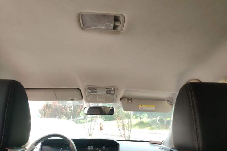 Used Dongfeng Aeolus E70 2023 500 Smart Version Lithium Iron Phosphate 48.6 kWh 110 kW Headliner