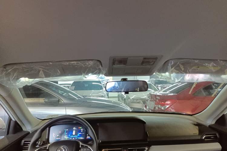 Used Dongfeng Aeolus E70 2023 500 Smart Version Lithium Iron Phosphate 48.6 kWh 110 kW Headliner