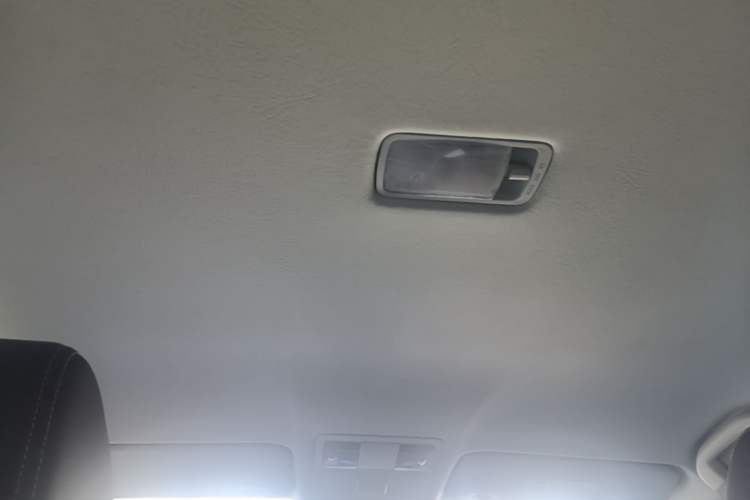 Used Dongfeng Aeolus E70 2023 400H Battery-Swap Rental Version Headliner