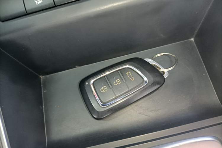 Used Dongfeng Aeolus E70 2023 400H Battery-Swap Rental Version Interior 1