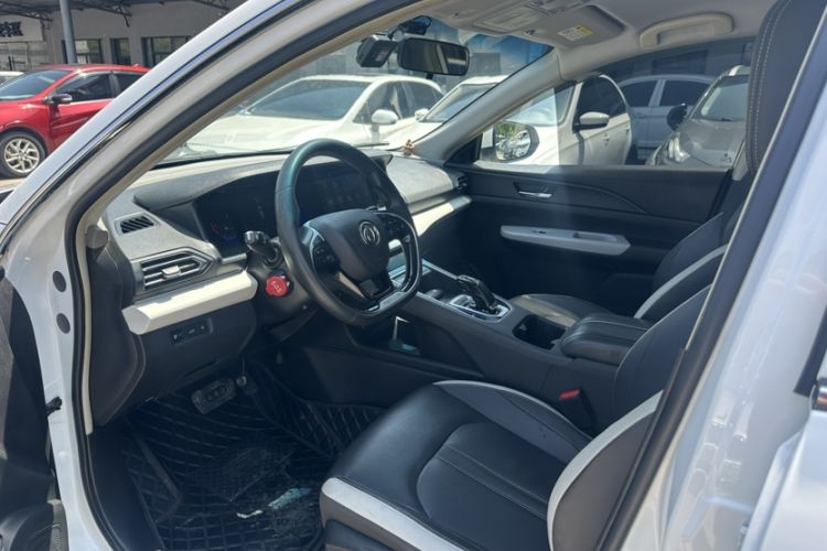 Used Dongfeng Aeolus E70 2023 500 Smart Version Lithium Iron Phosphate 48.6 kWh 110 kW Interior 2