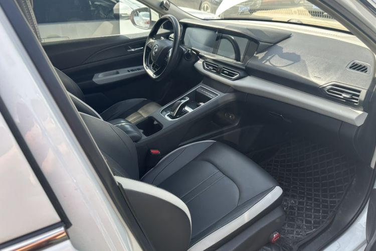 Used Dongfeng Aeolus E70 2023 500 Smart Version Lithium Iron Phosphate 48.6 kWh 110 kW Interior 2