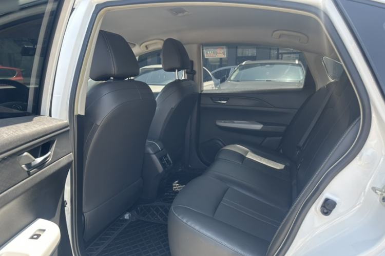 Used Dongfeng Aeolus E70 2023 500 Smart Version Lithium Iron Phosphate 48.6 kWh 110 kW Interior 3