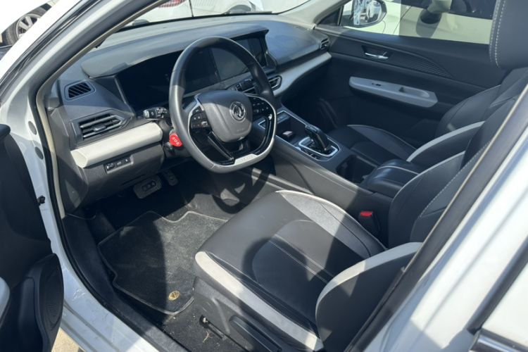 Used Dongfeng Aeolus E70 2023 500 Smart Version Lithium Iron Phosphate 48.6 kWh 110 kW Interior 3