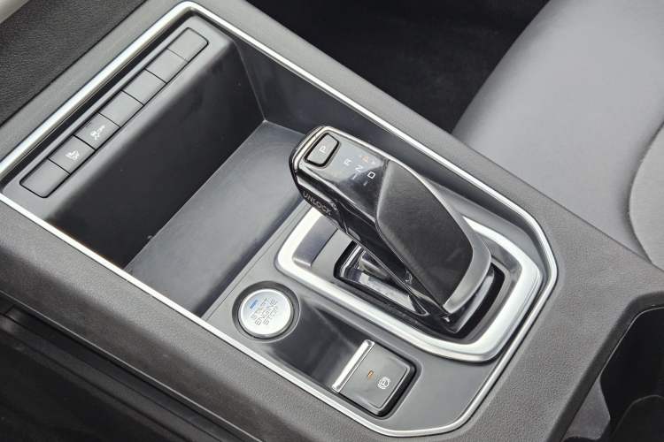Used Dongfeng Aeolus E70 2023 400H Battery-Swap Rental Version Interior 3