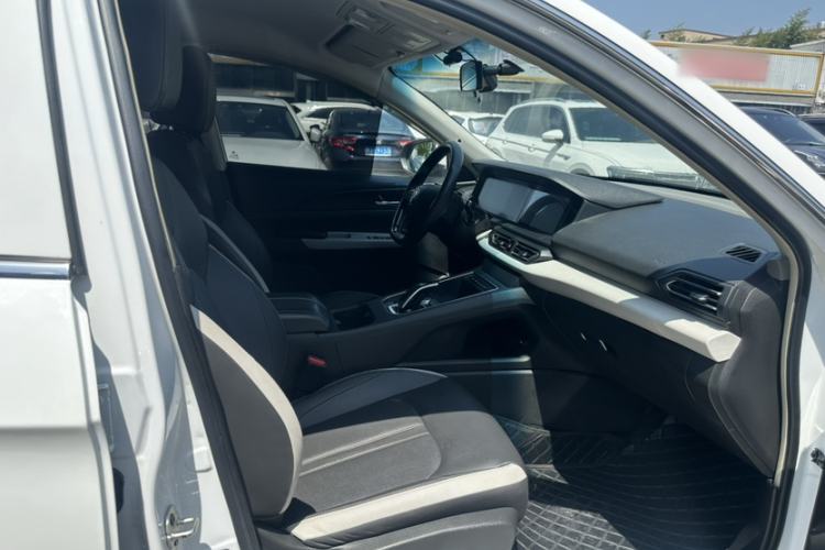 Used Dongfeng Aeolus E70 2023 500 Smart Version Lithium Iron Phosphate 48.6 kWh 110 kW Interior 4