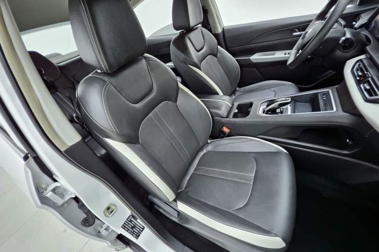 Used Dongfeng Aeolus E70 2023 400H Battery-Swap Rental Version Interior 5