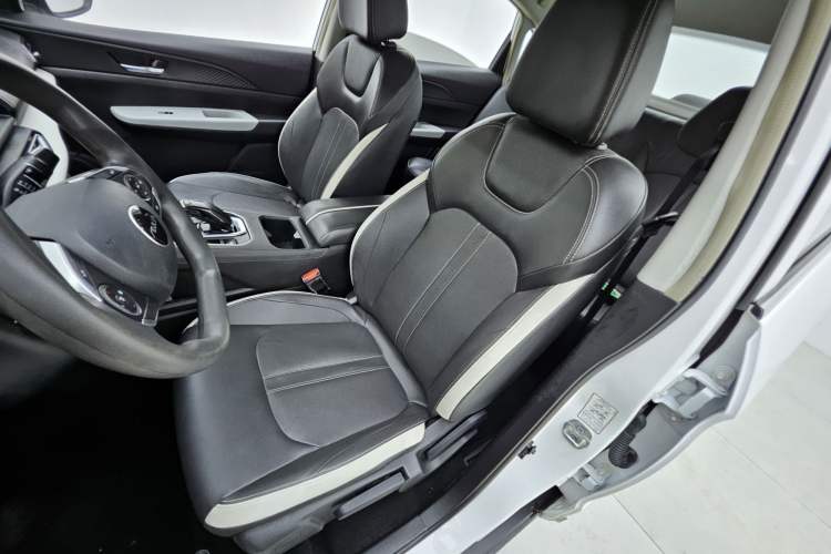Used Dongfeng Aeolus E70 2023 400H Battery-Swap Rental Version Interior 6