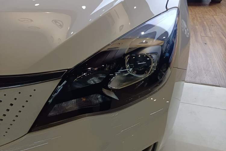Used Dongfeng Aeolus E70 2023 500 Smart Version Lithium Iron Phosphate 48.6 kWh 110 kW Left Front Headlight