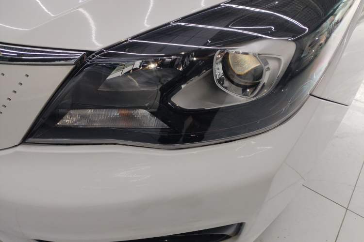 Used Dongfeng Aeolus E70 2023 500 Smart Edition Lithium Iron Phosphate 48.6 kWh 120 kW Left Front Headlight